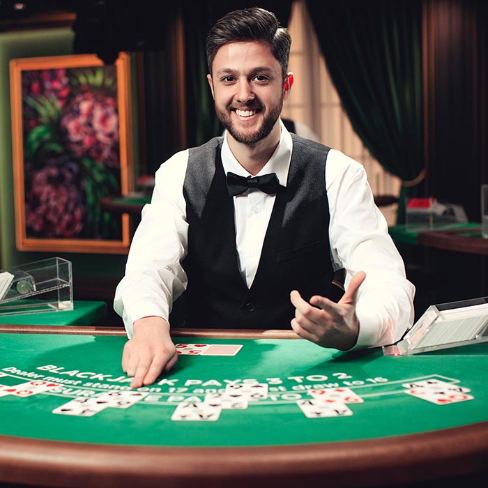 Jugador disfrutando de juegos de casino gratis tragamonedas en casino en línea